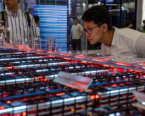 Global Tech Stocks Fall as Chip Sell-Off Deepens Amid Tensions