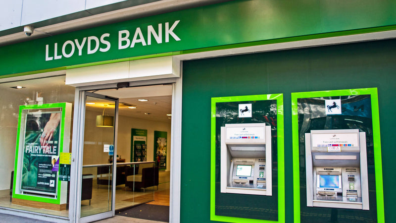 Lloyds IT Glitch Exposed Customer Data for 448,000 Users - grandgoldman.com