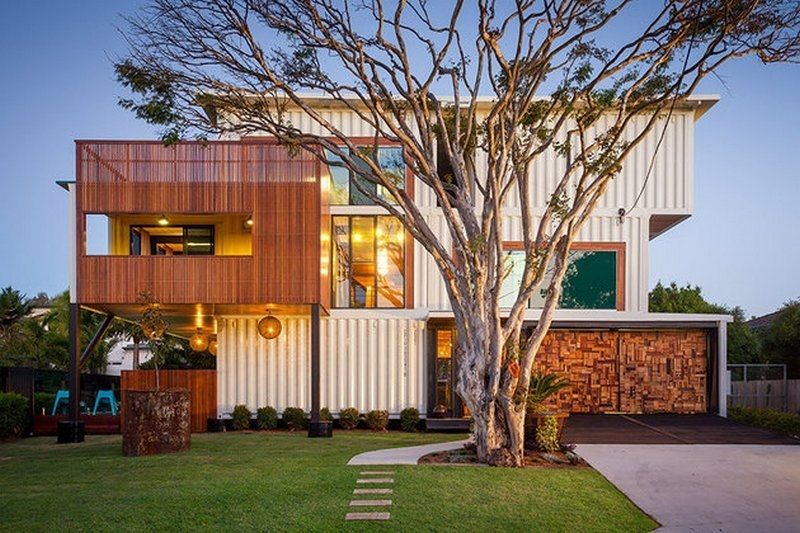 Containers Make Up This Incredible 3-Story House - grandgoldman.com