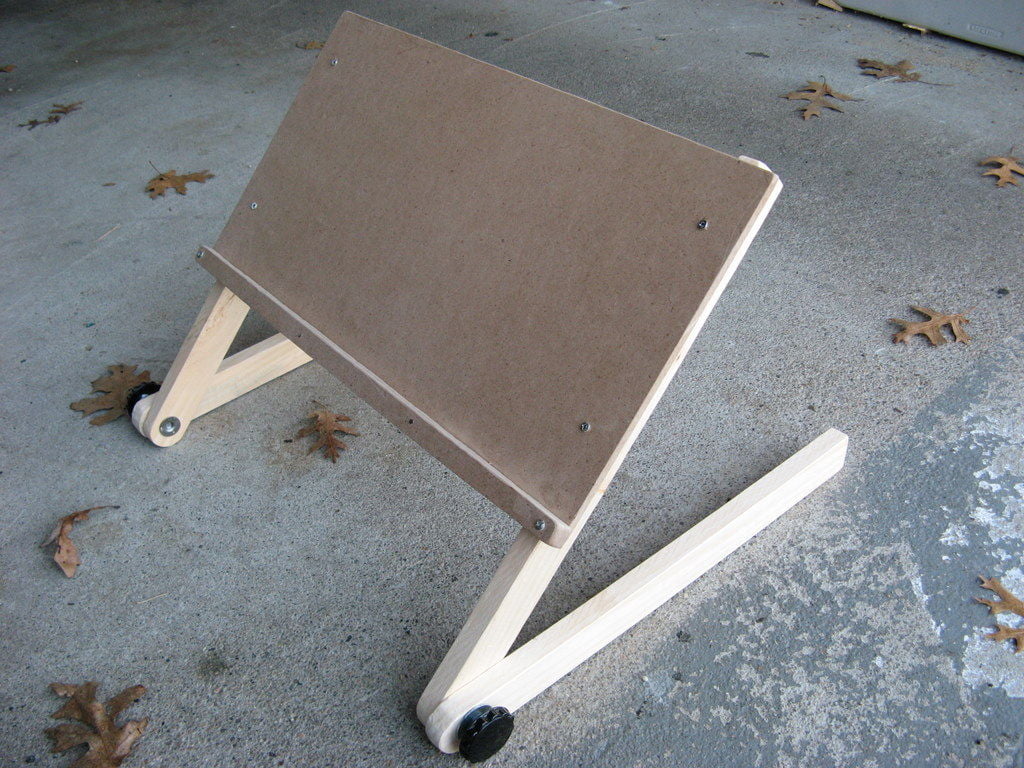 Build Your Own Laptop Stand for Bed - grandgoldman.com