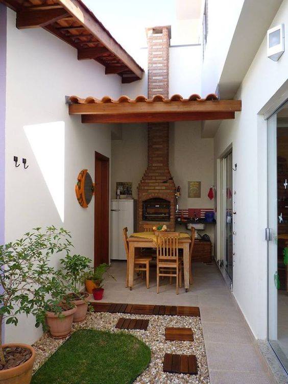 Take advantage of the outdoor spaces at home with these ideas and enjoy your meetings - grandgoldman.com