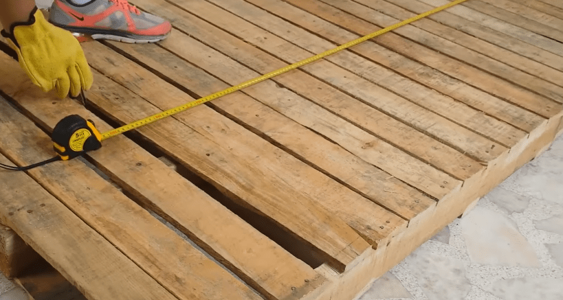How to make your own rustic bed with pallets! - grandgoldman.com