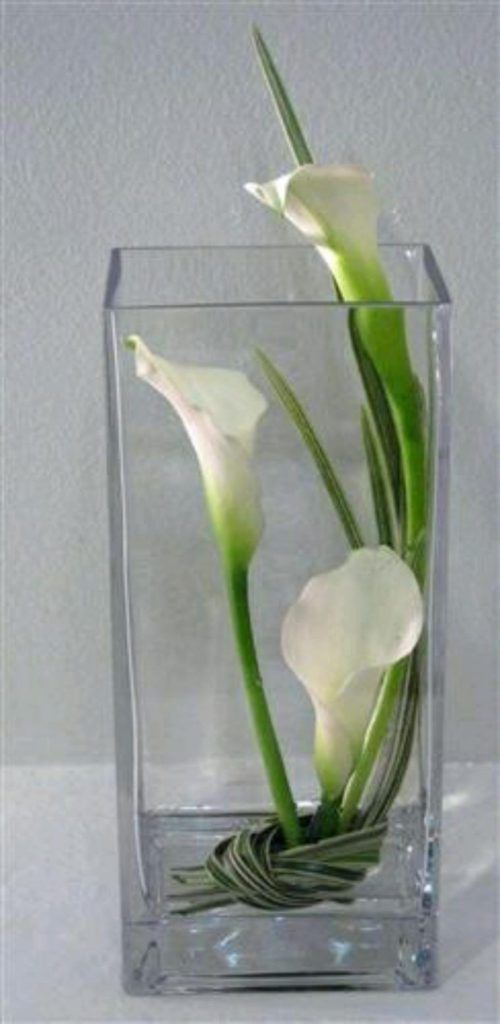 Beautiful decorations that you can make with calla lilies and leaves for your centerpiece - grandgoldman.com