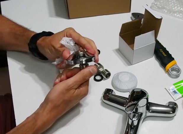 How to change a shower faucet without dying trying - grandgoldman.com