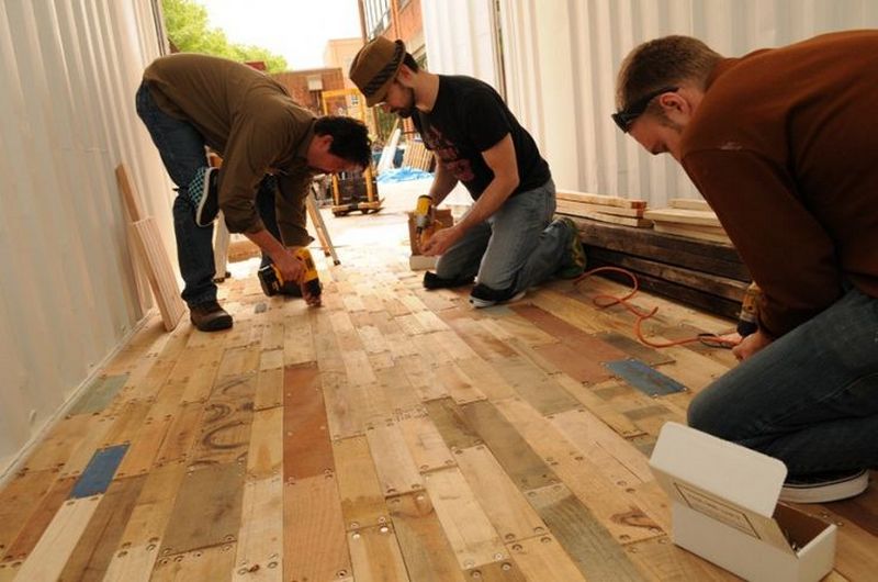 Incredible Idea to Make a Pallet Floor - grandgoldman.com