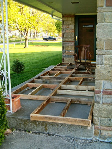 Floor Made of Pallets for the Front of the House! - grandgoldman.com