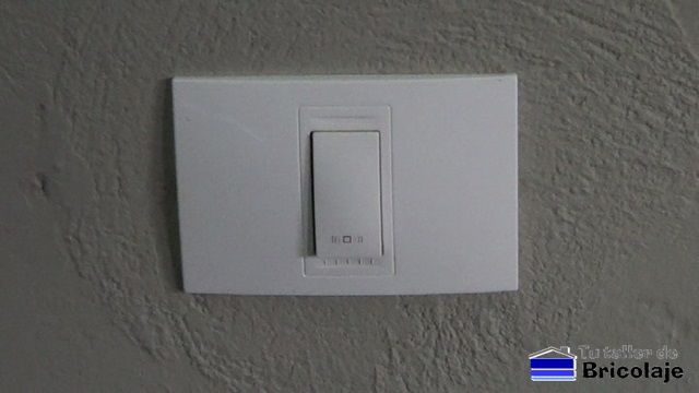 Learn how to paint the electrical trims in your home - grandgoldman.com