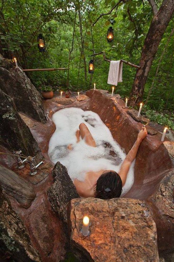 Cleansing the Soul – Charming Outdoor Bathtubs and Showers - grandgoldman.com