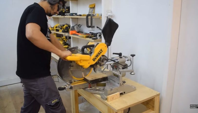 How to Make a Wooden Breakfast Table - grandgoldman.com