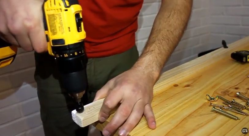 Make a folding clothesline with few tools - grandgoldman.com