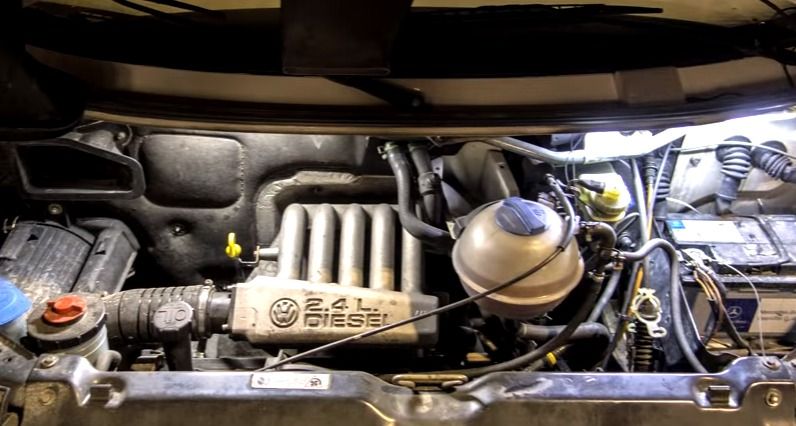 How to Clean the Car Engine - grandgoldman.com
