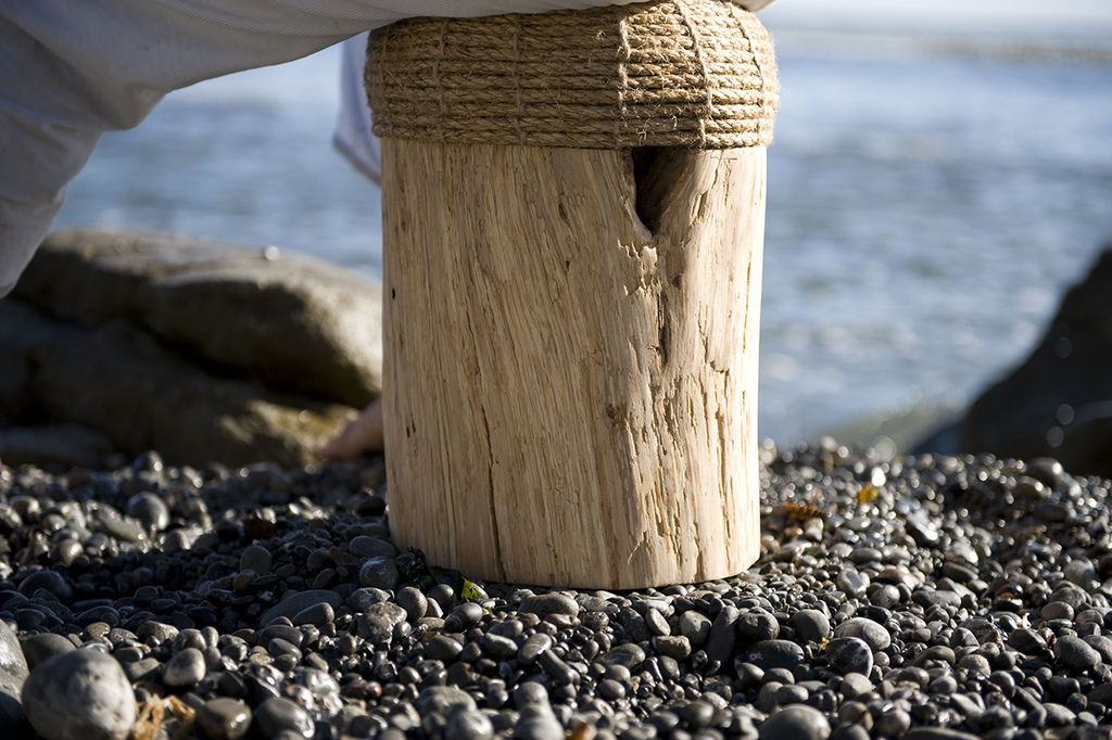 Great Rope Seat Made from a Recycled Log! - grandgoldman.com