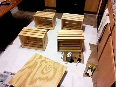 Turn some wooden boxes into a centerpiece of living room furniture - grandgoldman.com