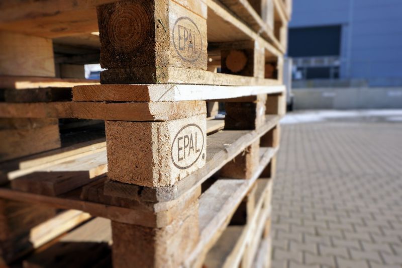 Learn how to prepare the wood for pallets before carrying out a project - grandgoldman.com