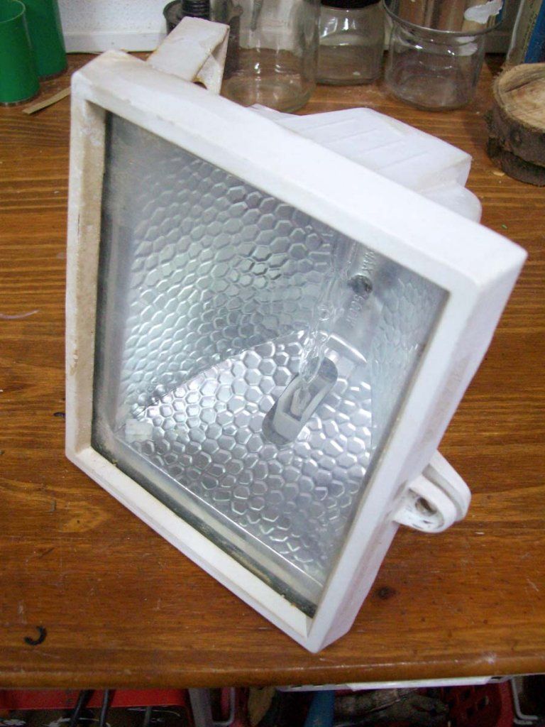 Convert a halogen bulb to low consumption - grandgoldman.com