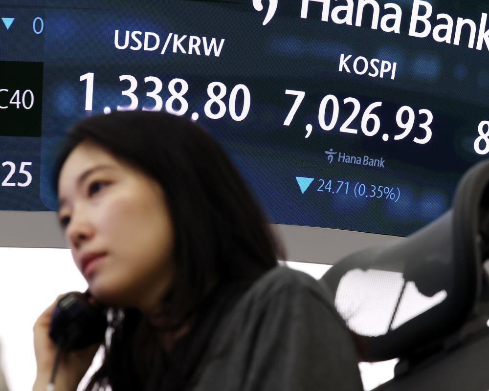 Global Bond Sell-Off Resumes as Surging Oil Prices Stoke Inflation