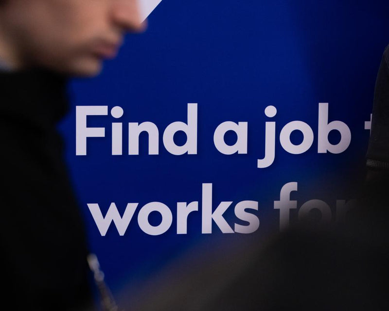 UK Unemployment Falls to 4.7% Despite Shrinking Vacancies