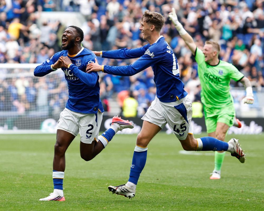 Maitland-Niles Stunner Earns Everton Late Draw Against Manchester