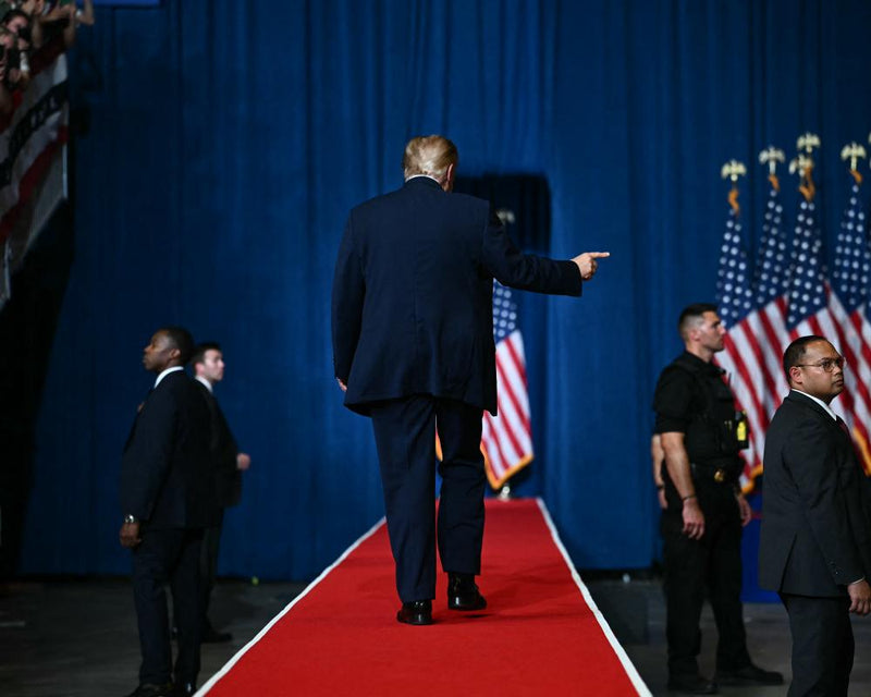 Trump Rallies in Kansas as Democratic Upset Threat Looms