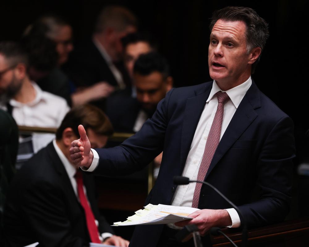 Minns Quietly Takes Out the Trash During Icac Hearings