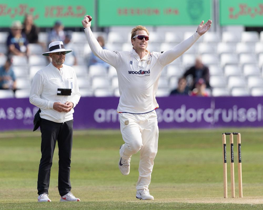 County Cricket Day Four: Durham Beat Gloucestershire, Surrey Fight