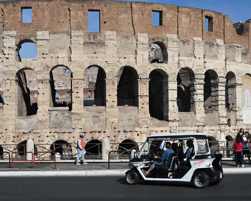 Rome Golf Cart Tours Spark Local Outrage Amid Overtourism