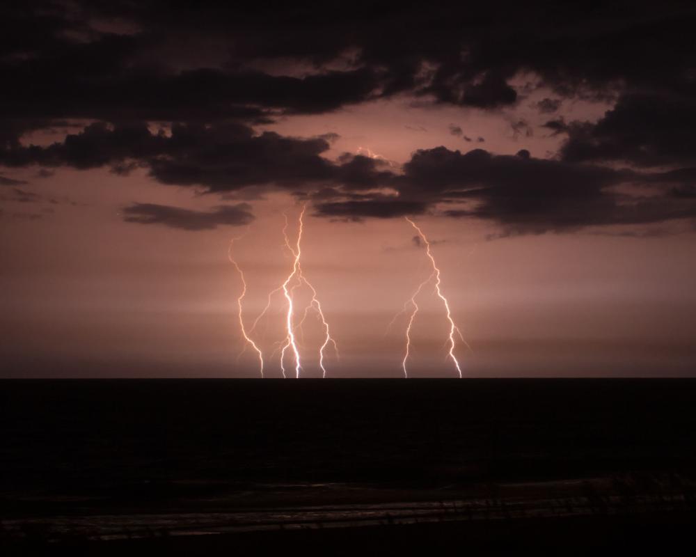 Lightning Strike Tragedy: Florida Man Urges Loved Ones to Hold Tight