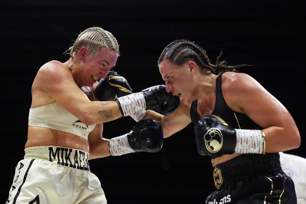 Chantelle Cameron Unifies Super-Welterweight Titles in Thrilling Win