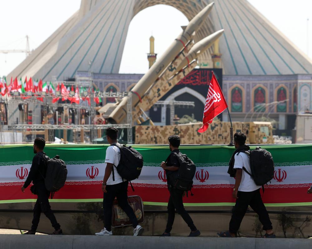 Trump Backs Down on Iran Strikes to Seek Rapid Nuclear Deal