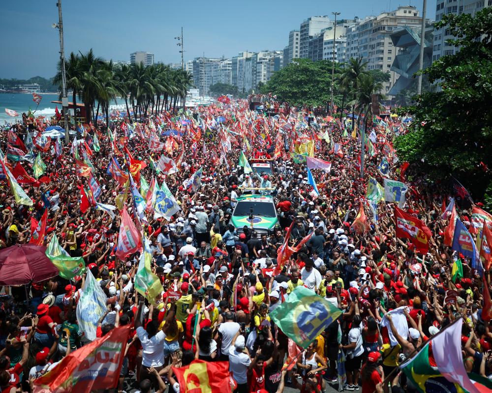 Brazil Election: Lula Rally on Copacabana Draws Tens of Thousands
