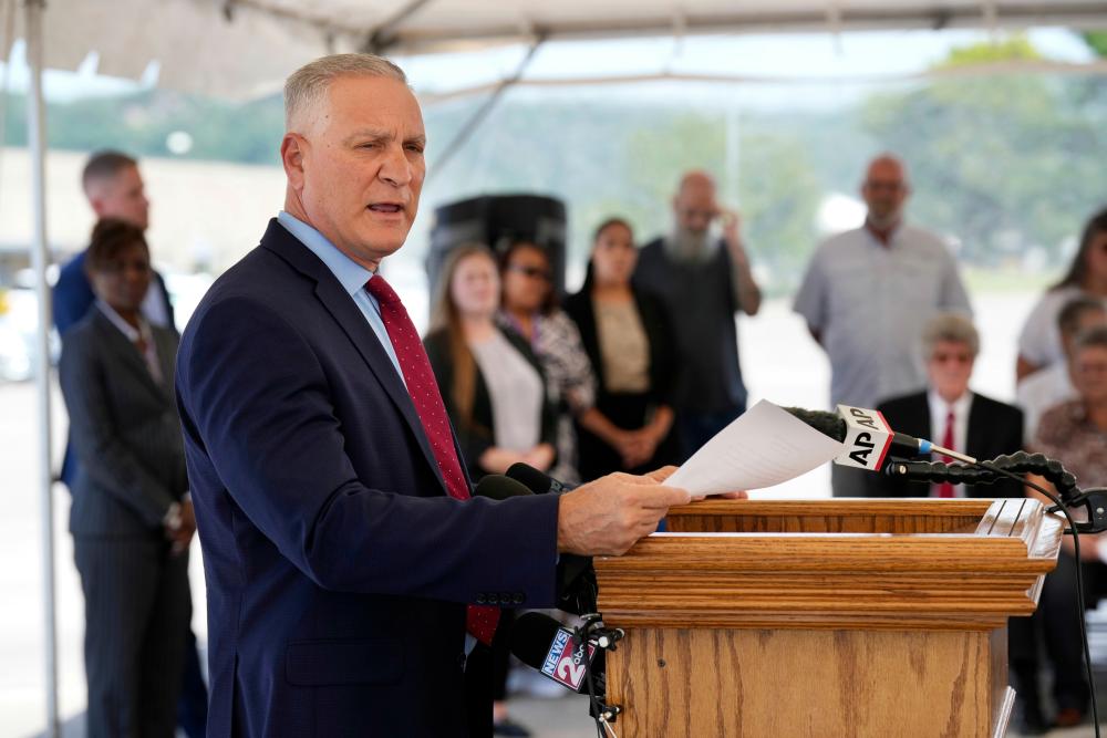 Prison Chief Oversaw Five Botched Executions, Lawyers Say