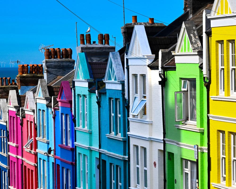 UK House Price Growth Slows to 0.5% as Mortgage Rates Hit 6%