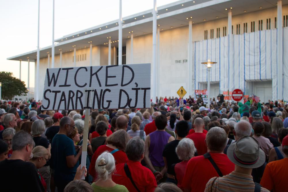 Kennedy Center Protests Erupt Over Trump Closure Plans