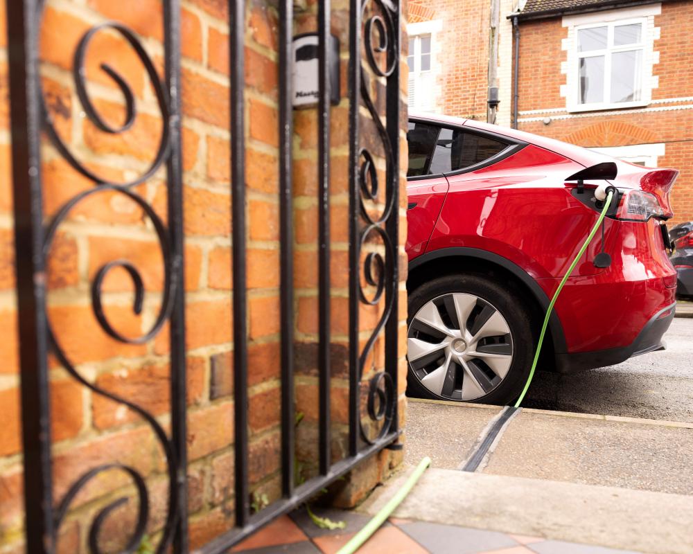 Pavement Gully Rules Cut EV Charging Costs for Drivers