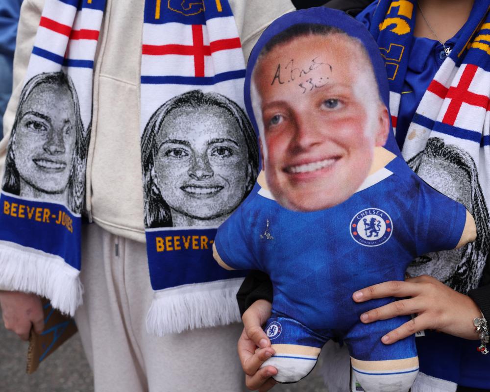Chelsea vs Arsenal WSL Clash: McCabe Returns to Stamford Bridge