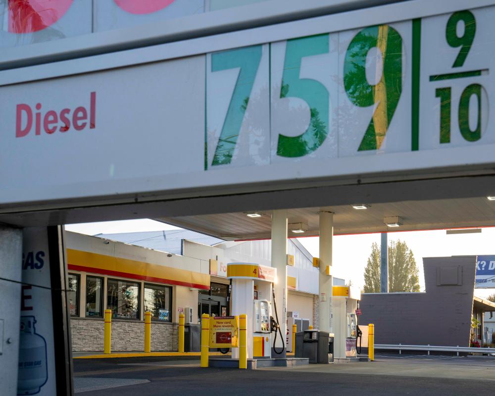 Trump Backs Diesel Export Ban to Curb Soaring Energy Costs
