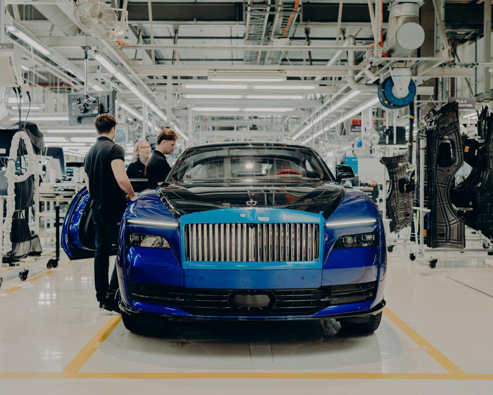 Rolls-Royce Custom Craze Drives £300m Expansion and Younger Buyers