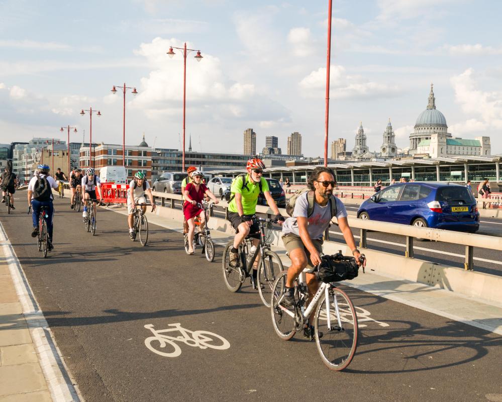 UK Heatwaves Push Urgent Need for Cycling and Walking Promotion