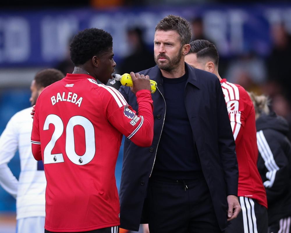 Carrick Delays Manchester United's Search for a New Manager