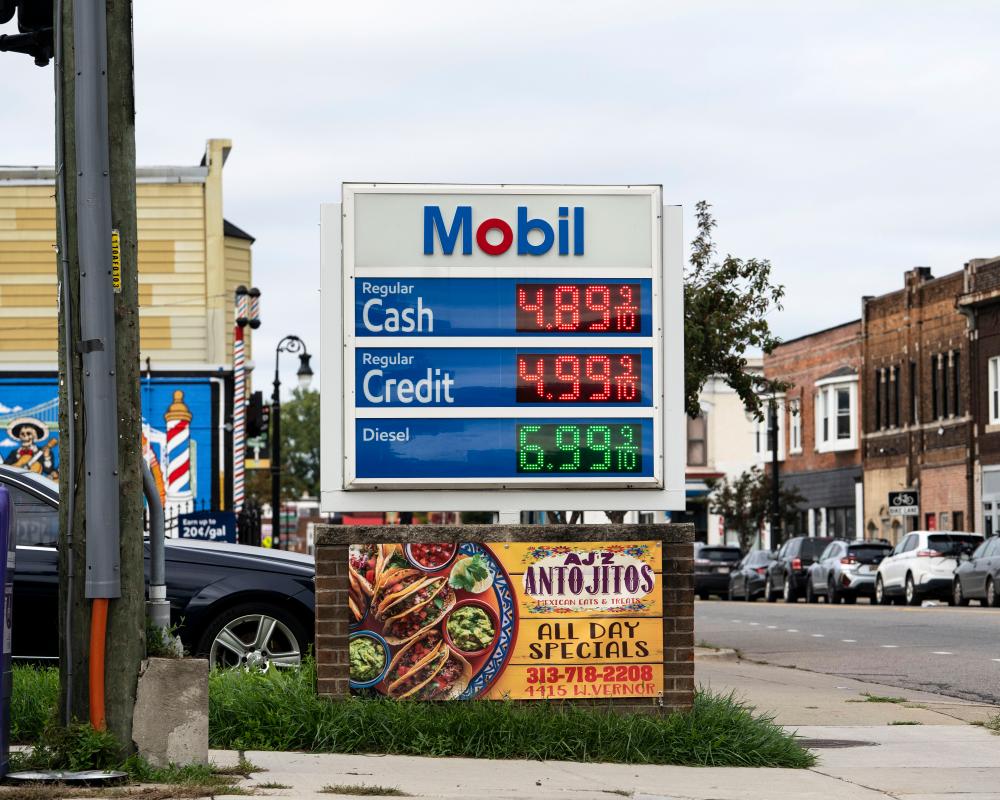 Diesel Price Surge Hits Midwest Farmers Hard in Corn Belt