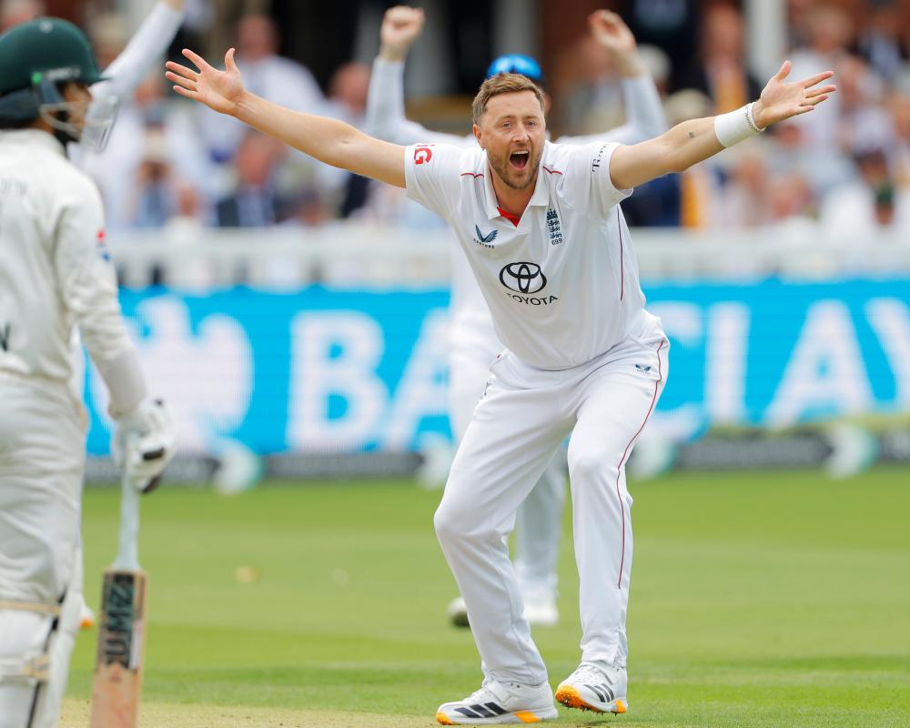 Ollie Robinson Shines as England Dominate Lord's Test Against Pakistan
