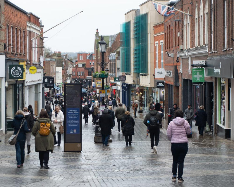 UK Retail Sales Fall as Households Cut Back on Spending