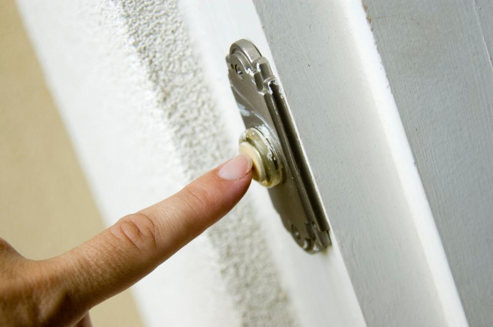 Doorbell Etiquette: Why Texting Before Visiting Is Now Essential