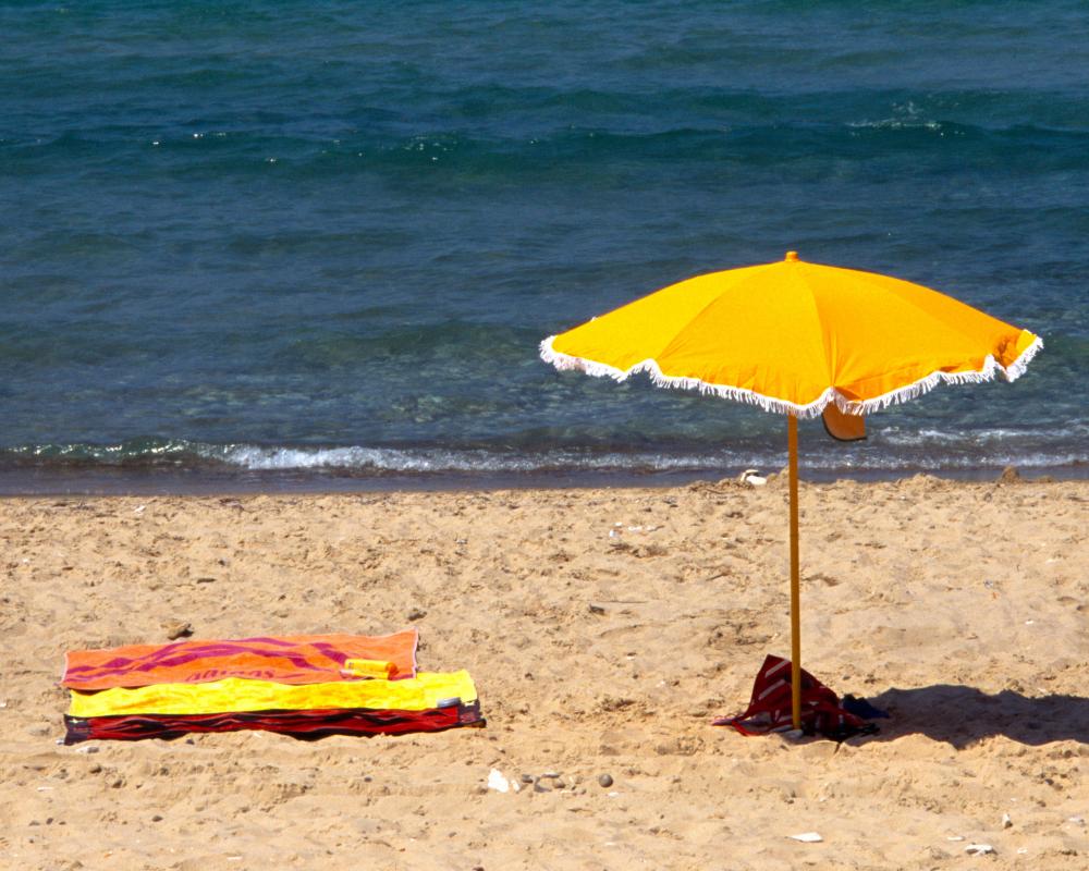 Italy Cracks Down on Beach Spot Reservations with Seizures