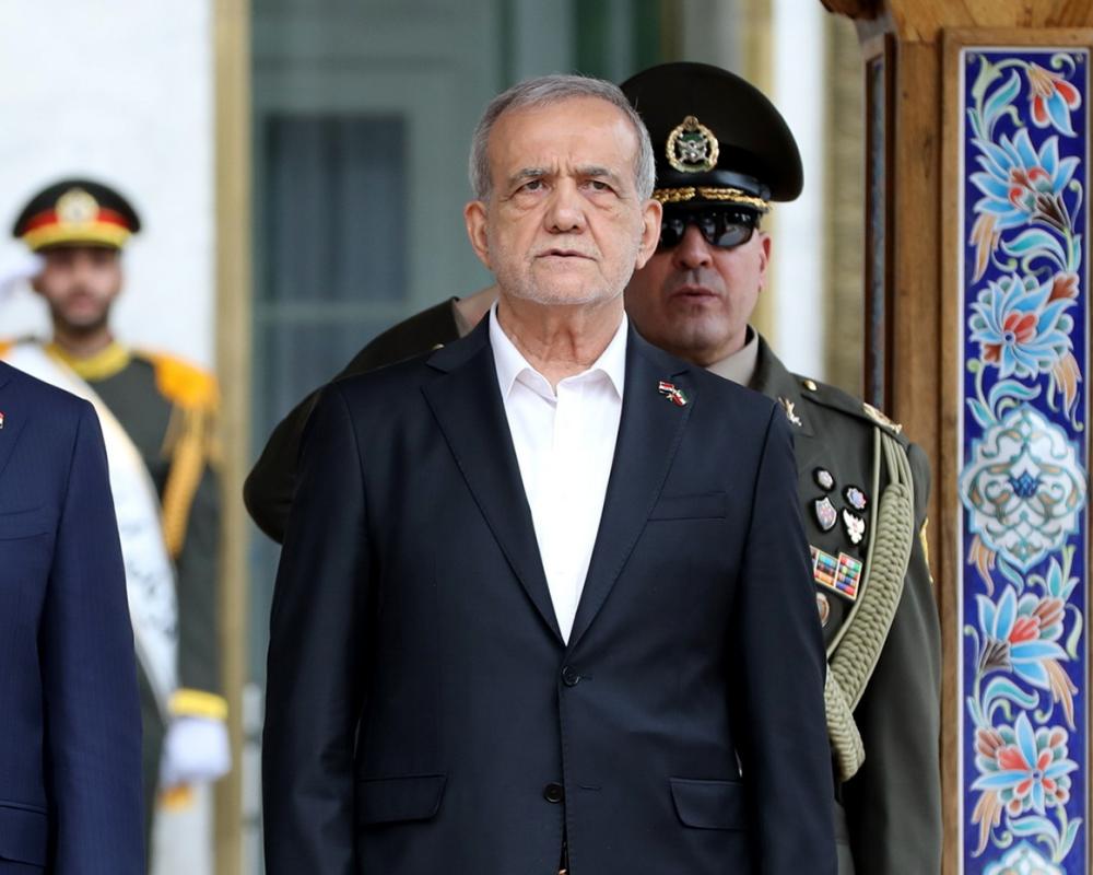 Iran President Denies Resignation Threats Amid Strait of Hormuz