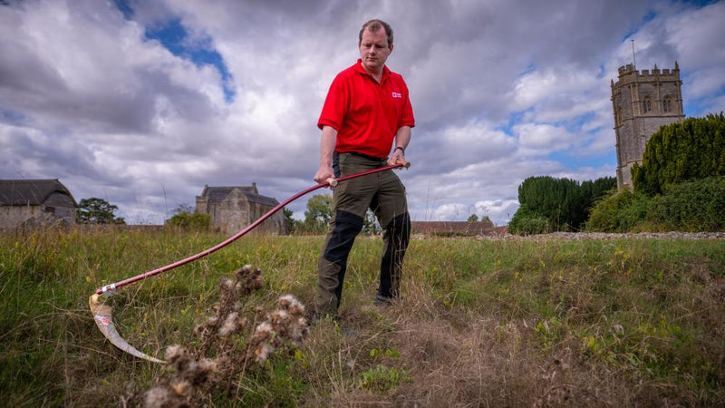 English Heritage Trains New Generation of Volunteer Scythers
