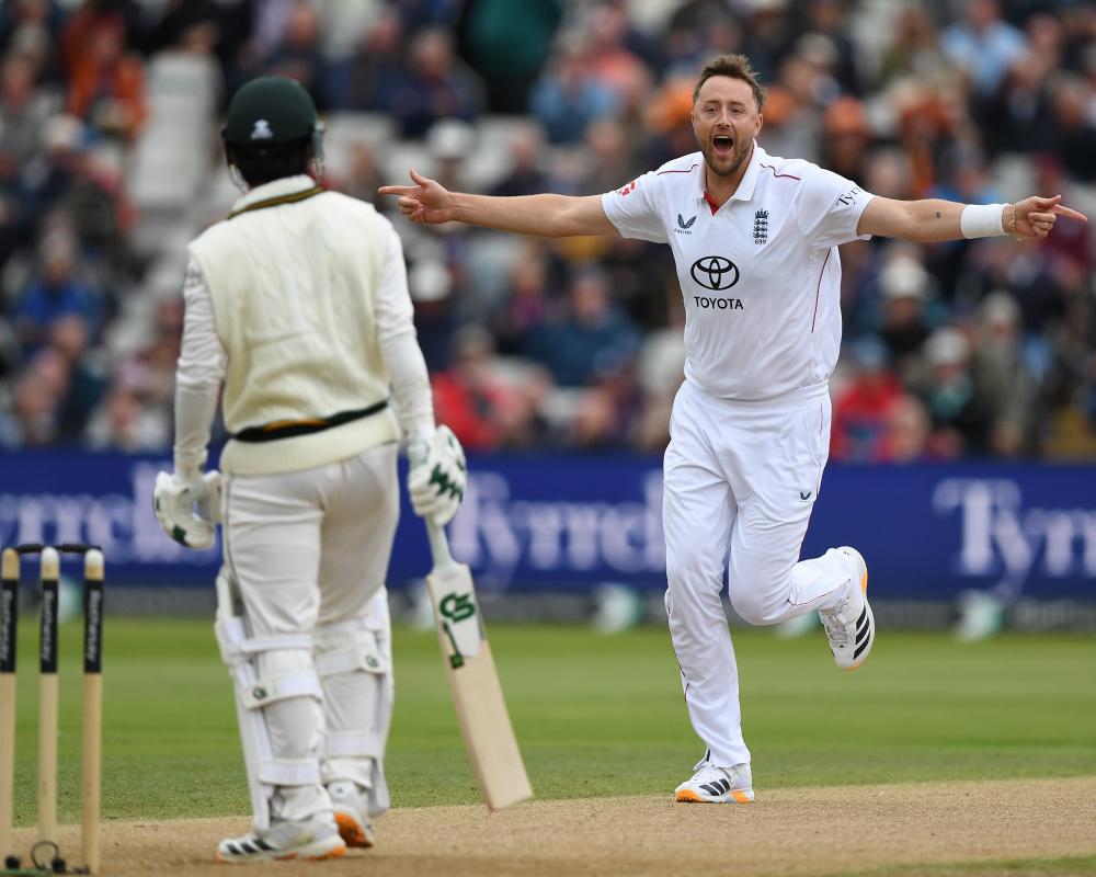 Ollie Robinson's Feats Against Pakistan Fail to Convince England's Old