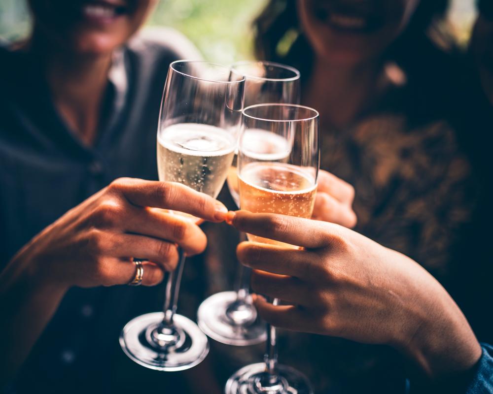 How to Choose the Perfect Wine for Aperitivo Hour