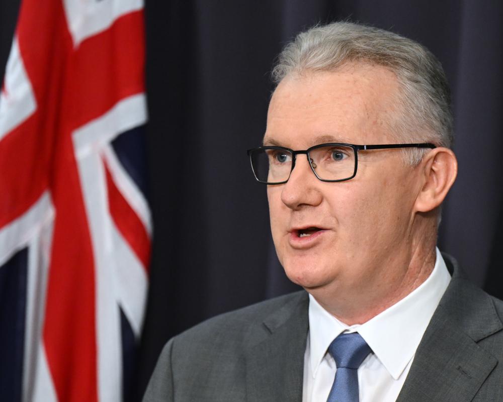 Labor Migration Cuts: New Rules to Slash Net Overseas Migration