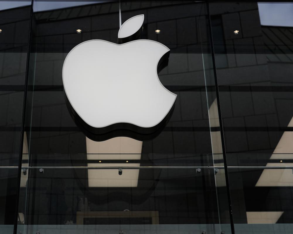 Apple Hits $5 Trillion as AI Stock Sell-Off Intensifies